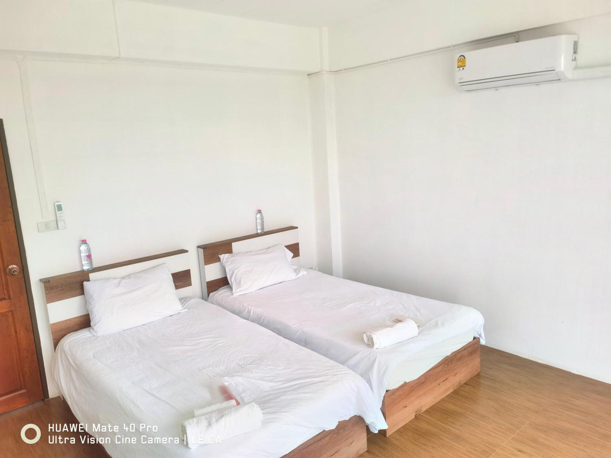Отель 115 Townhouse Ban Khlong Krang Экстерьер фото