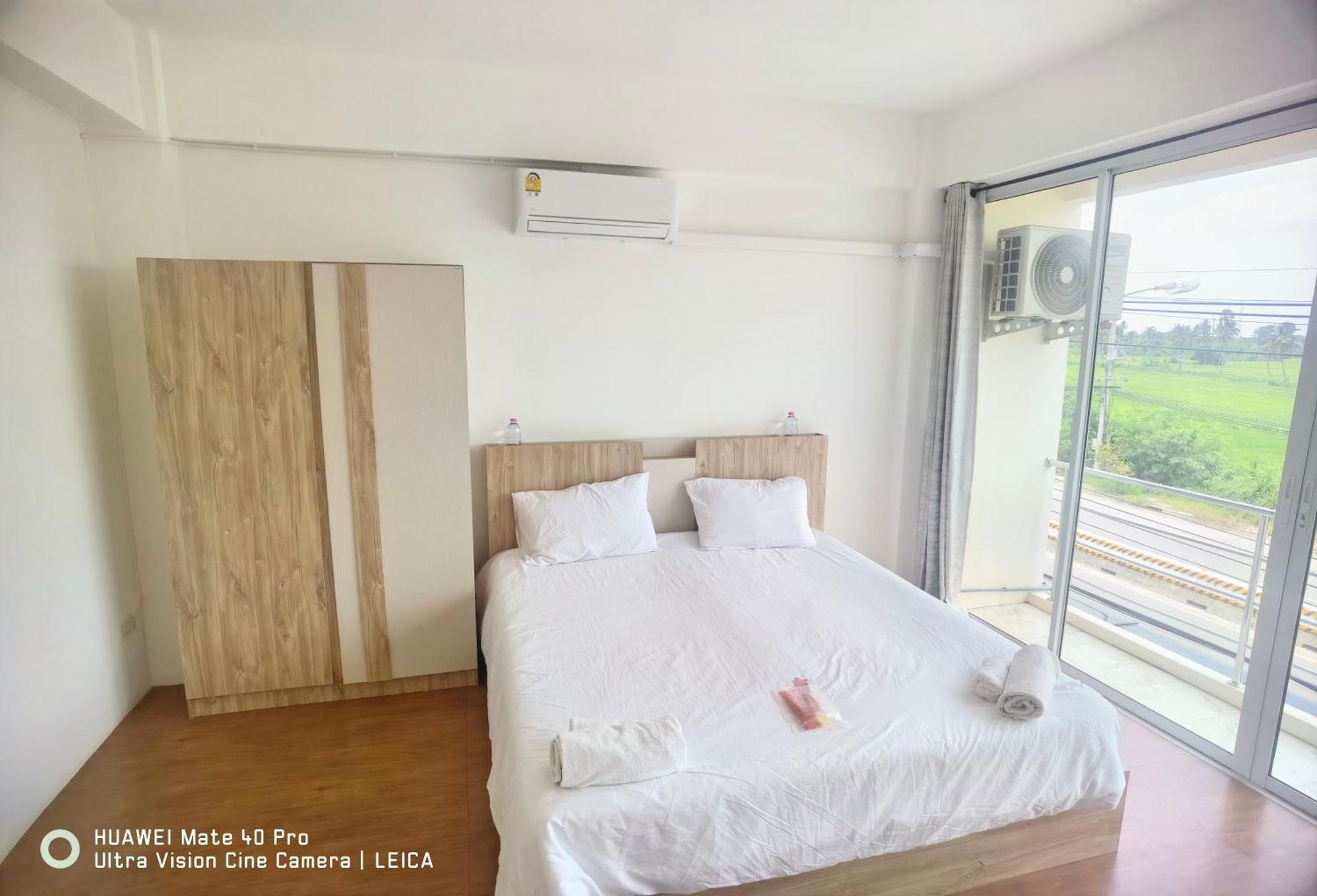 Отель 115 Townhouse Ban Khlong Krang Экстерьер фото