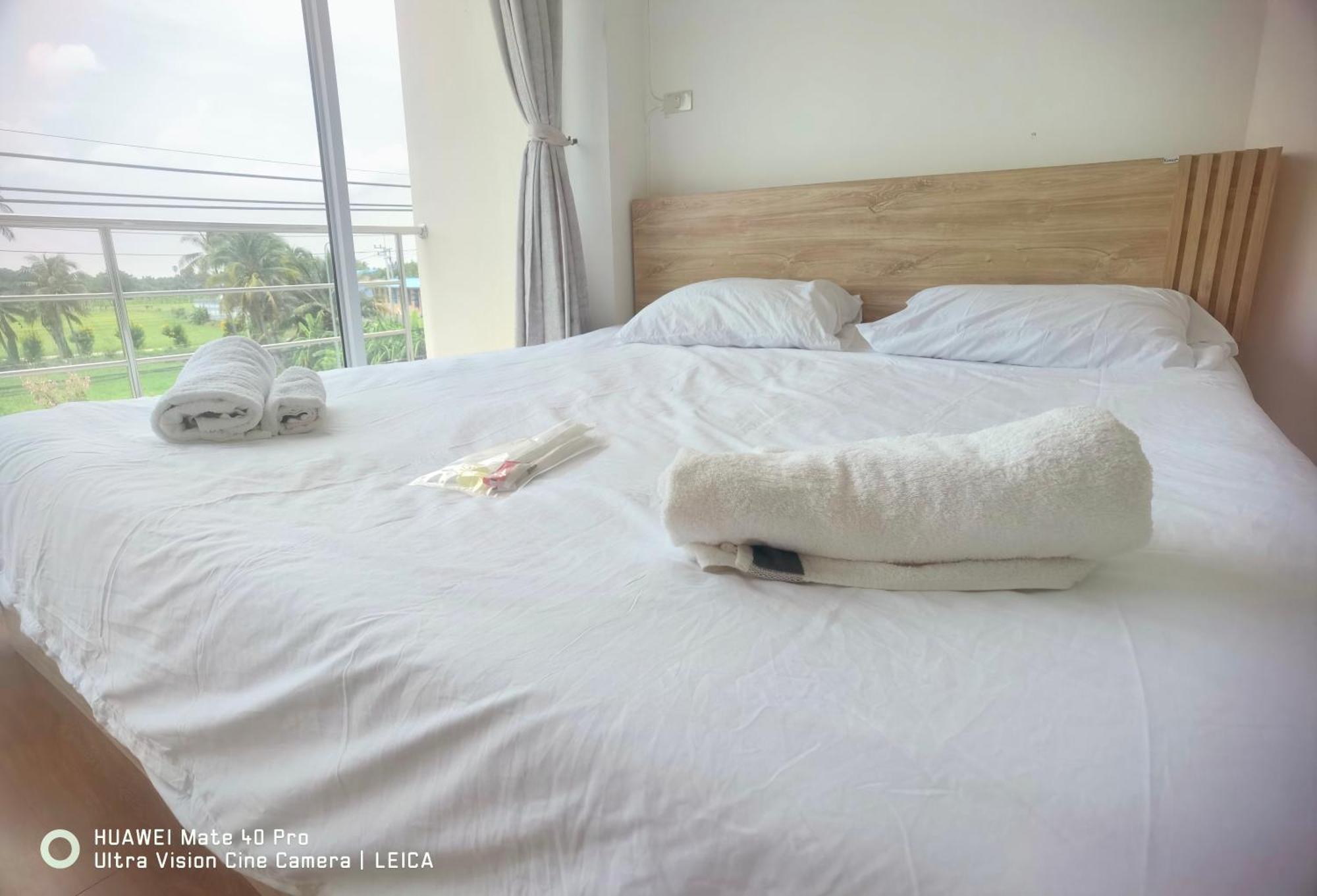 Отель 115 Townhouse Ban Khlong Krang Экстерьер фото