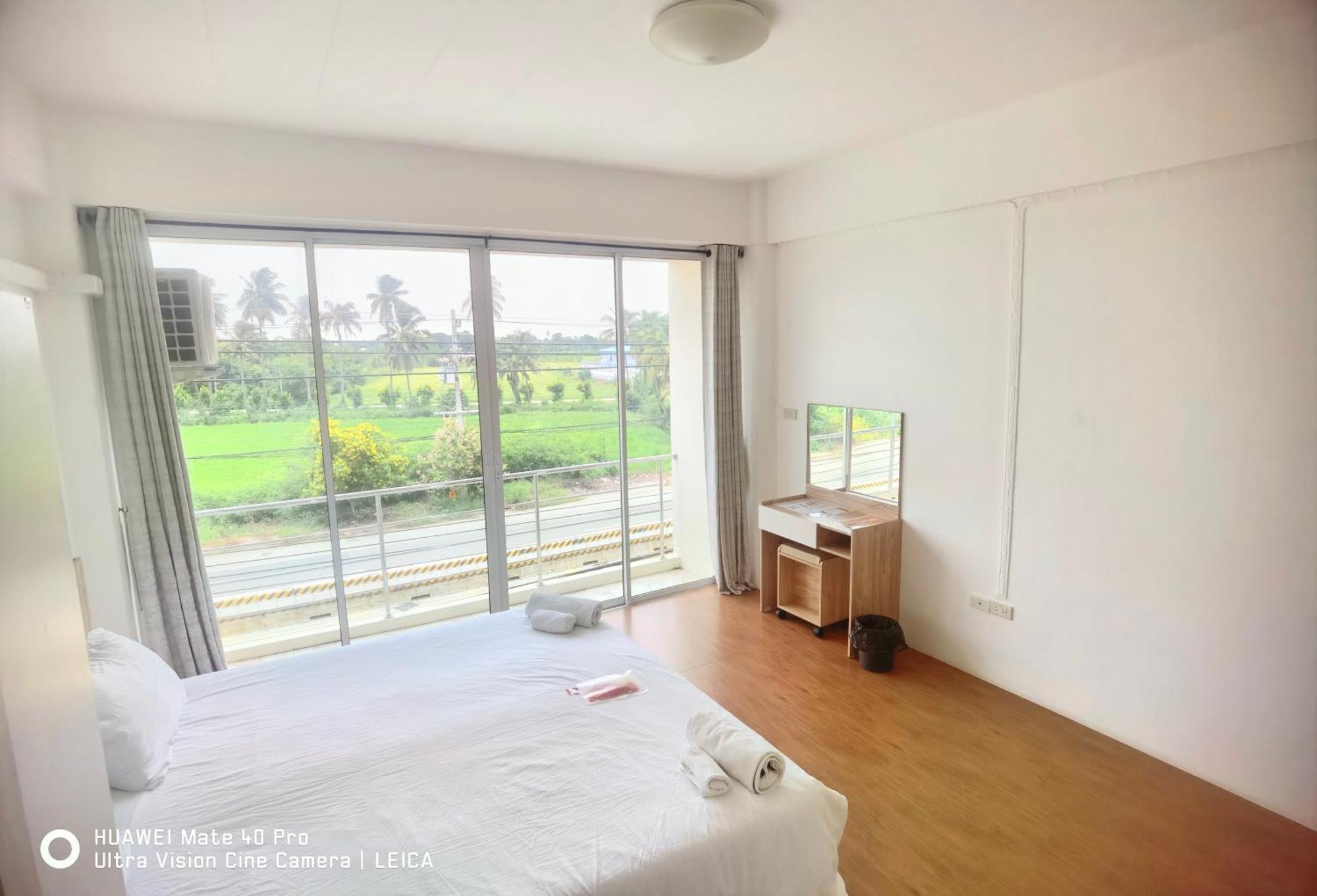 Отель 115 Townhouse Ban Khlong Krang Экстерьер фото