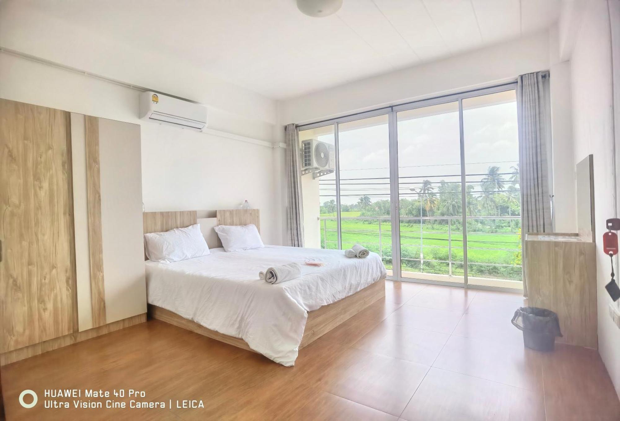 Отель 115 Townhouse Ban Khlong Krang Экстерьер фото
