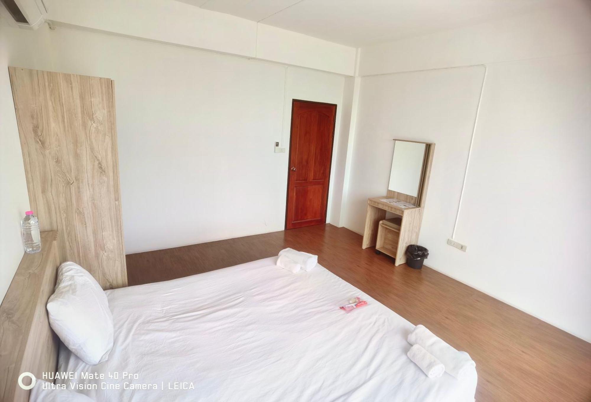 Отель 115 Townhouse Ban Khlong Krang Экстерьер фото