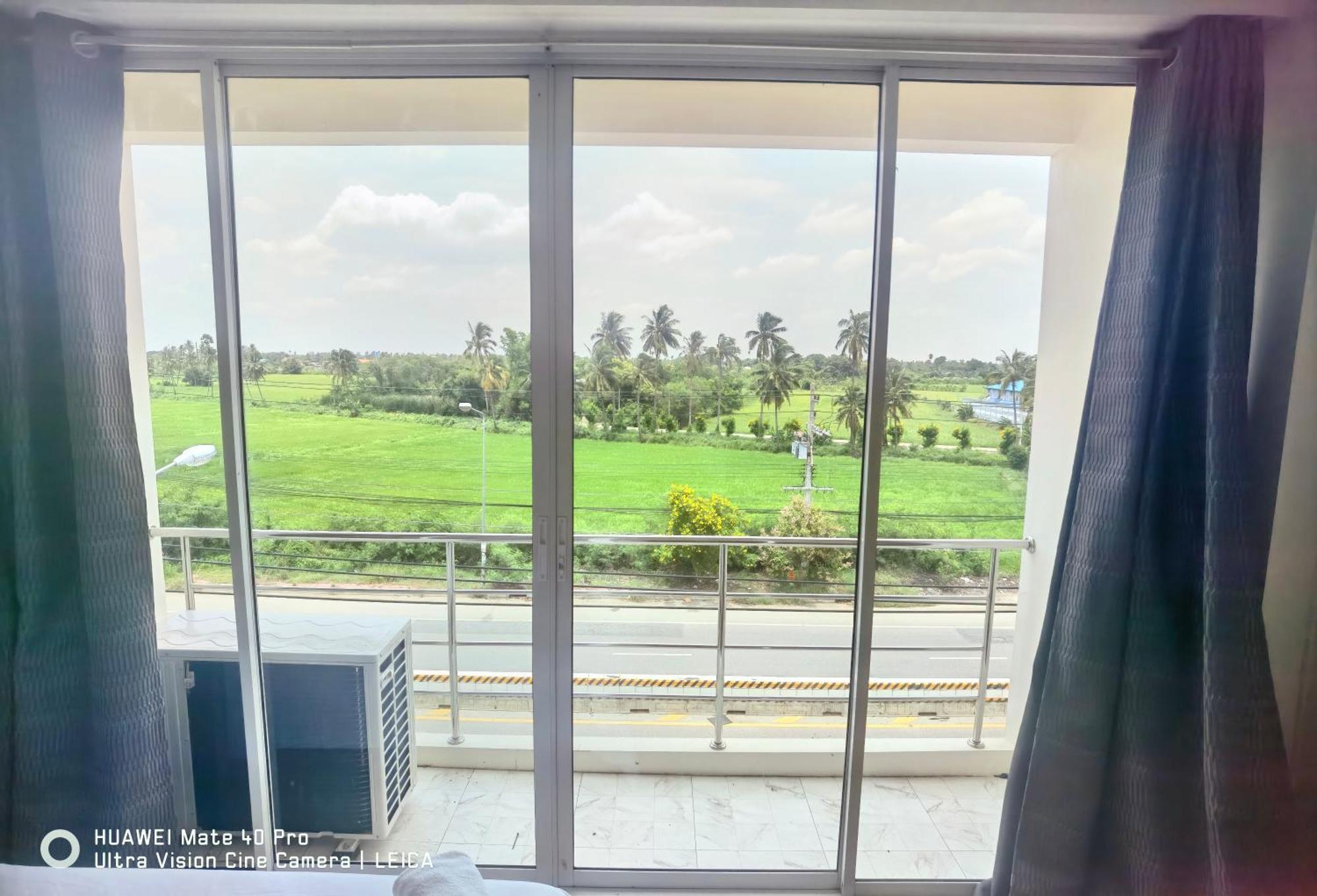 Отель 115 Townhouse Ban Khlong Krang Экстерьер фото